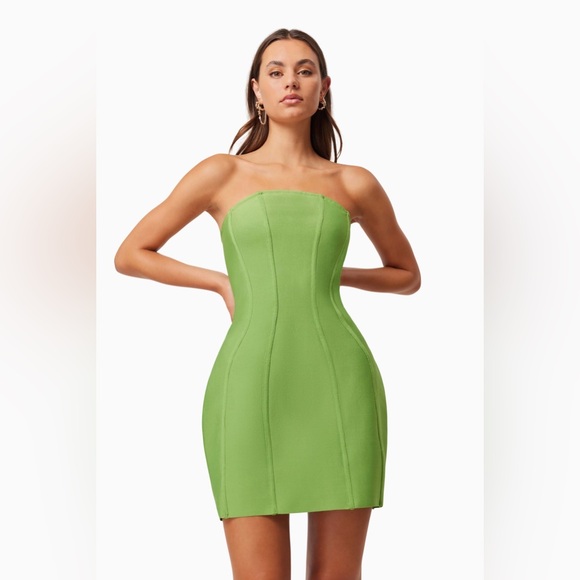 Elliatt Dresses & Skirts - NWT Women’s ELLIATT Rose Strapless Mini Dress In Green- Size XS